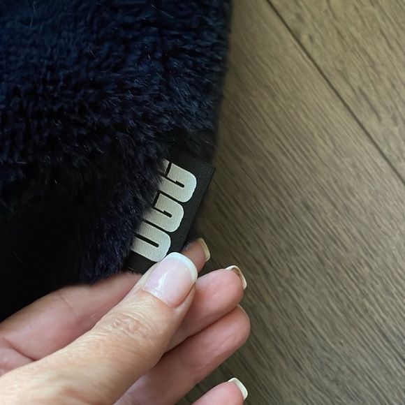 UGG Nori Oversize Faux Fur Jacket- XS - Picture 3 of 6